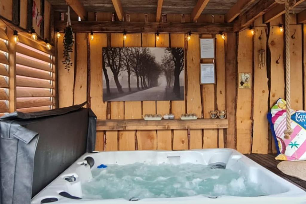 Wellness Chalet Met Jacuzzi, Sauna, Omheinde Tuin, Сінт-Анналанд Екстер'єр фото